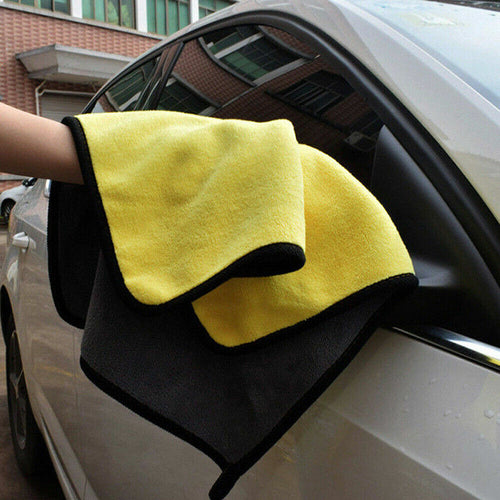 Glamozona microfibre towel in use on car